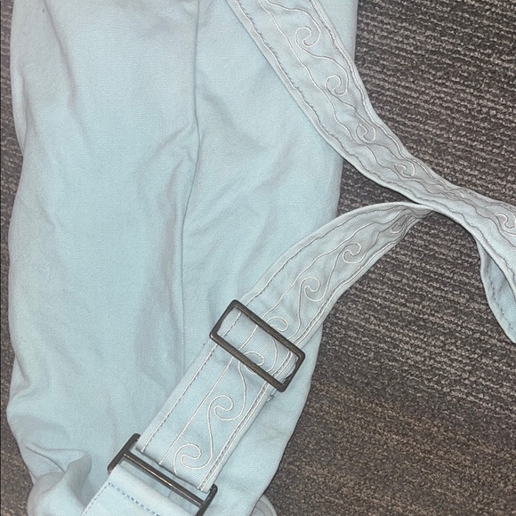Gaiam Light Ice Blue Yoga Mat Embroidered pocket bag with strap, preowned - Picture 5 of 12